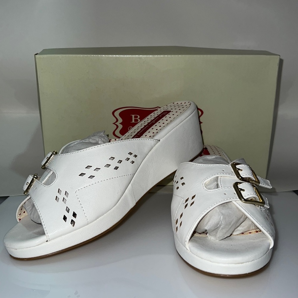 B.A.I.T footwear sandals